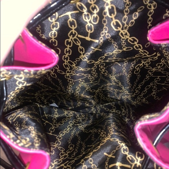 JUICY COUTURE PINK & BLACK PATENT BUCKET BACKPACK - Picture 12 of 16
